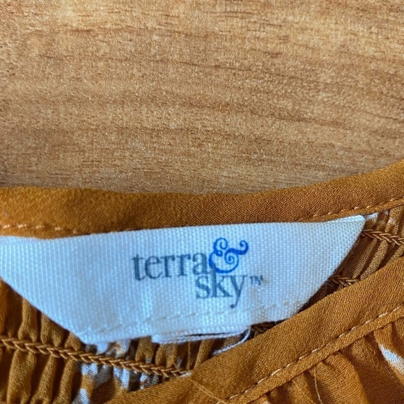 Terra and Sky Mustard Ruffled Scoop Neck Ruched Long Sleeve Blouse (size 2x) - Picture 4 of 10